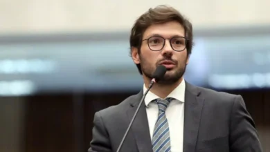 Prefeito eleito Tiago Amaral sugere aumento salarial para vice e secretários em Londrina. Proposta será analisada pela Câmara Municipal.